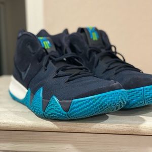 Like new men’s Kylie 4 obsedian